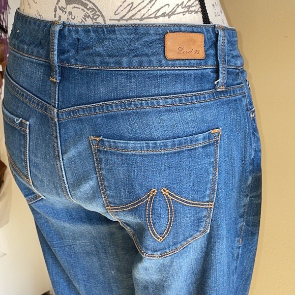 Level 99 Mid Rise Lily Roll-Up Crop Jean - Picture 8 of 11